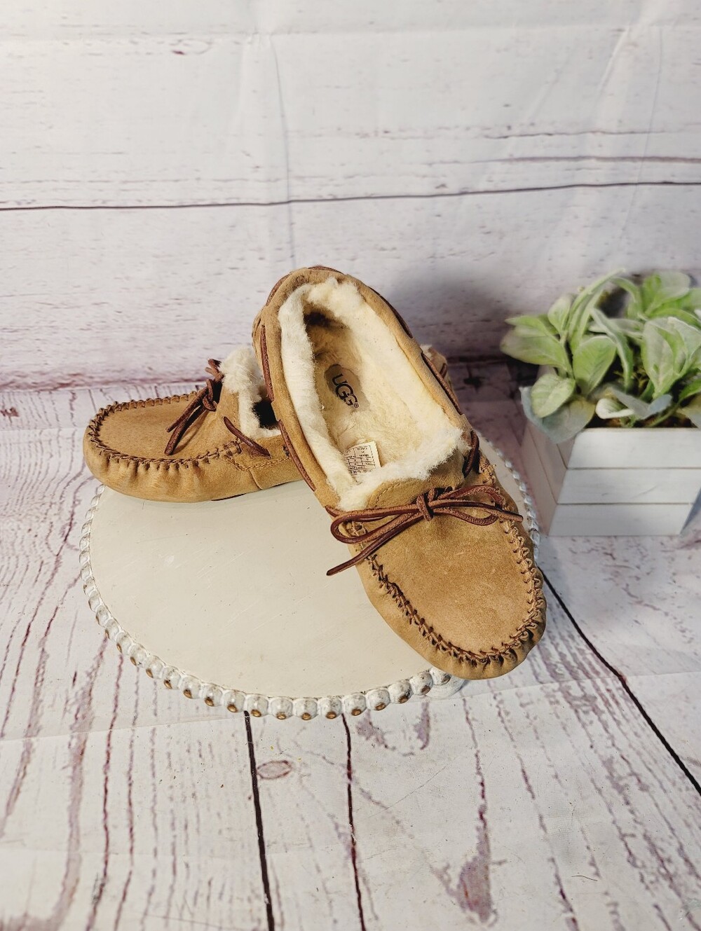 UGG Dakota Chestnut Suede Moccasin Slippers Womens Size 6 Fur Lined 5612